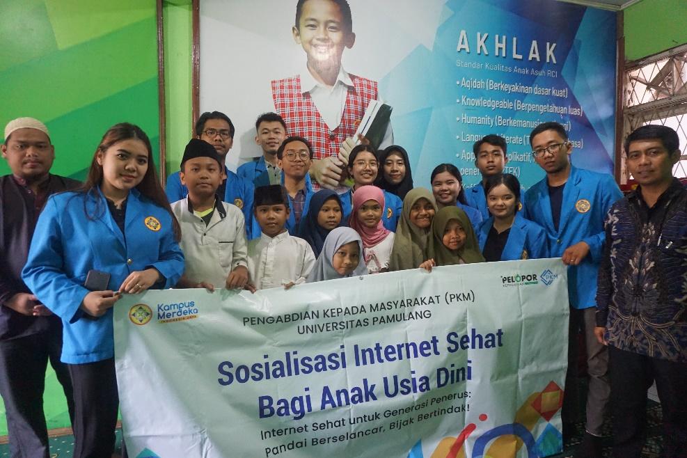 Sosialisasi Mahasiswa Universitas Pamulang Mengenai Internet Sehat bagi Anak Usia Dini di Rumah Yatim Pelopor Kepedulian Tangerang Selatan