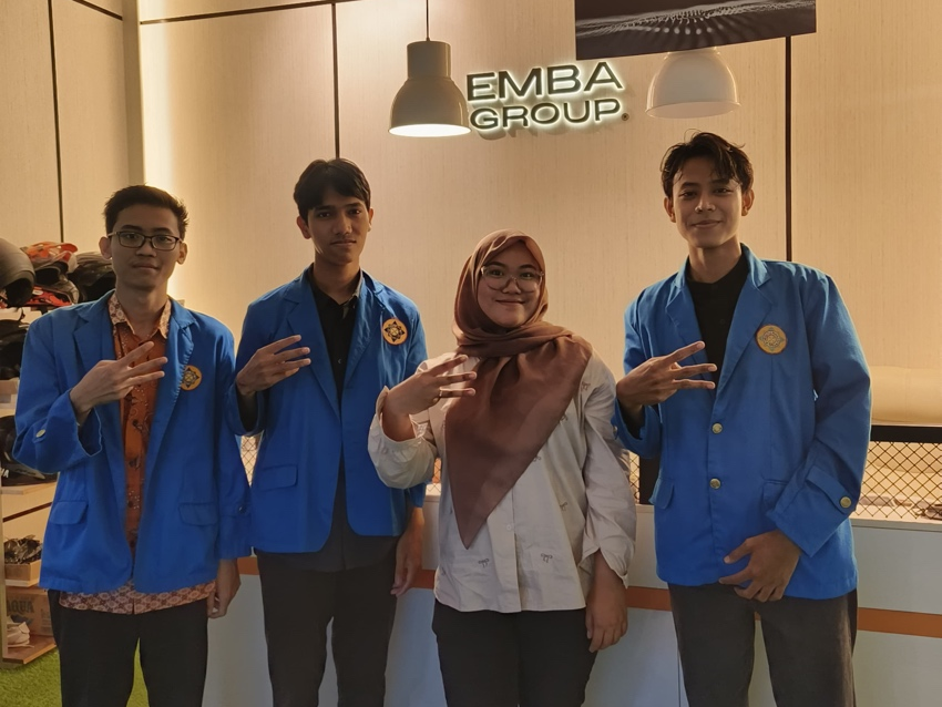 KEGIATAN KERJA PRAKTEK DI PERUSAHAAN EMBA GROUP Pengembangan Sistem Absensi Berbasis Web sebagai Solusi Alternatif di EMBA GROUP
